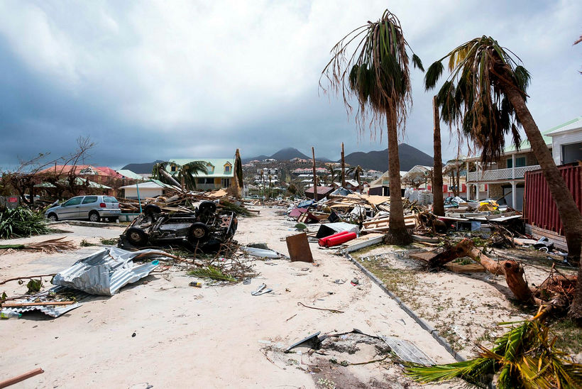 Fellibylurinn Irma skyldi eftir sig slóð eyðileggingar í Karíbahafi, m.a. …