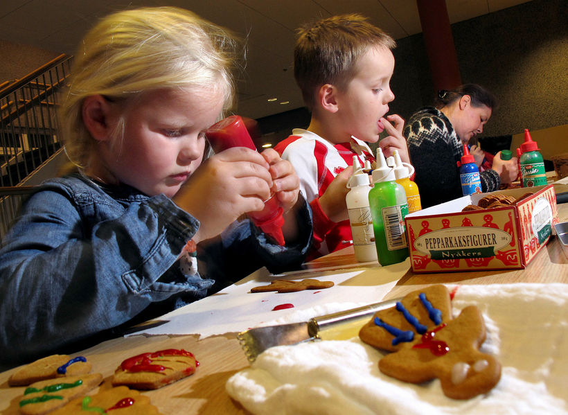 Children decorating piparkökur, or ginger biscuits.