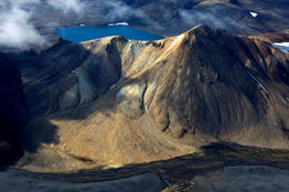 Vonarskarð is located within Vatnajökull National Park and would be part of the proposed Highlands National Park if that plan comes to fruition. Kvíavatn lake can be seen here.