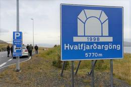 Hvalfjarðargöngunum lokað