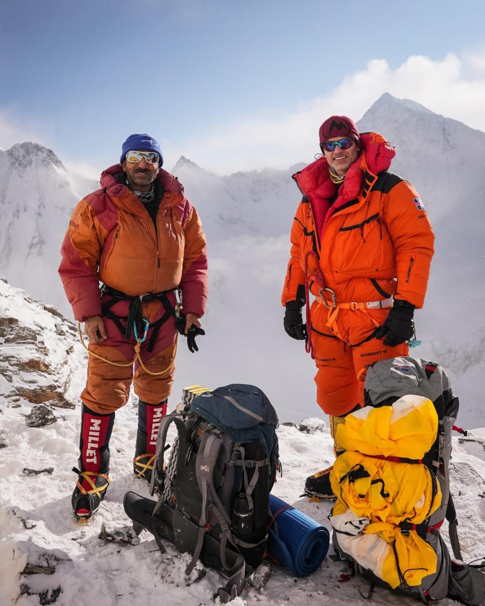 Muhammed Ali Sadpara og John Snorri Sigurjónsson í hlíðum K2.