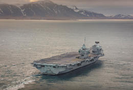 Bretar senda flugmóðurskip inn á N-Atlantshaf
