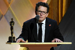 Michael J Fox er EKKI dáinn!