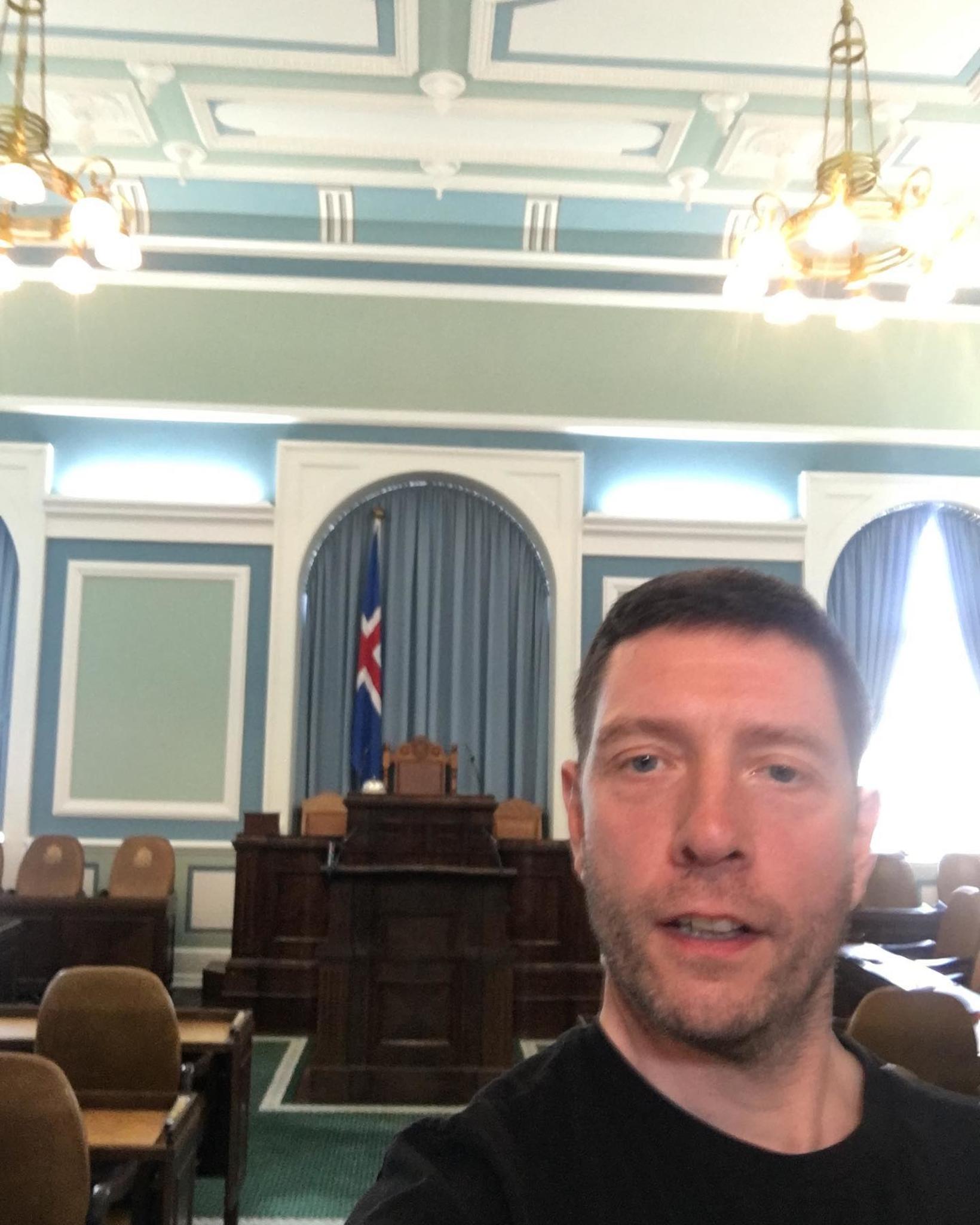 Allan visited the Parliament with his fellow students.