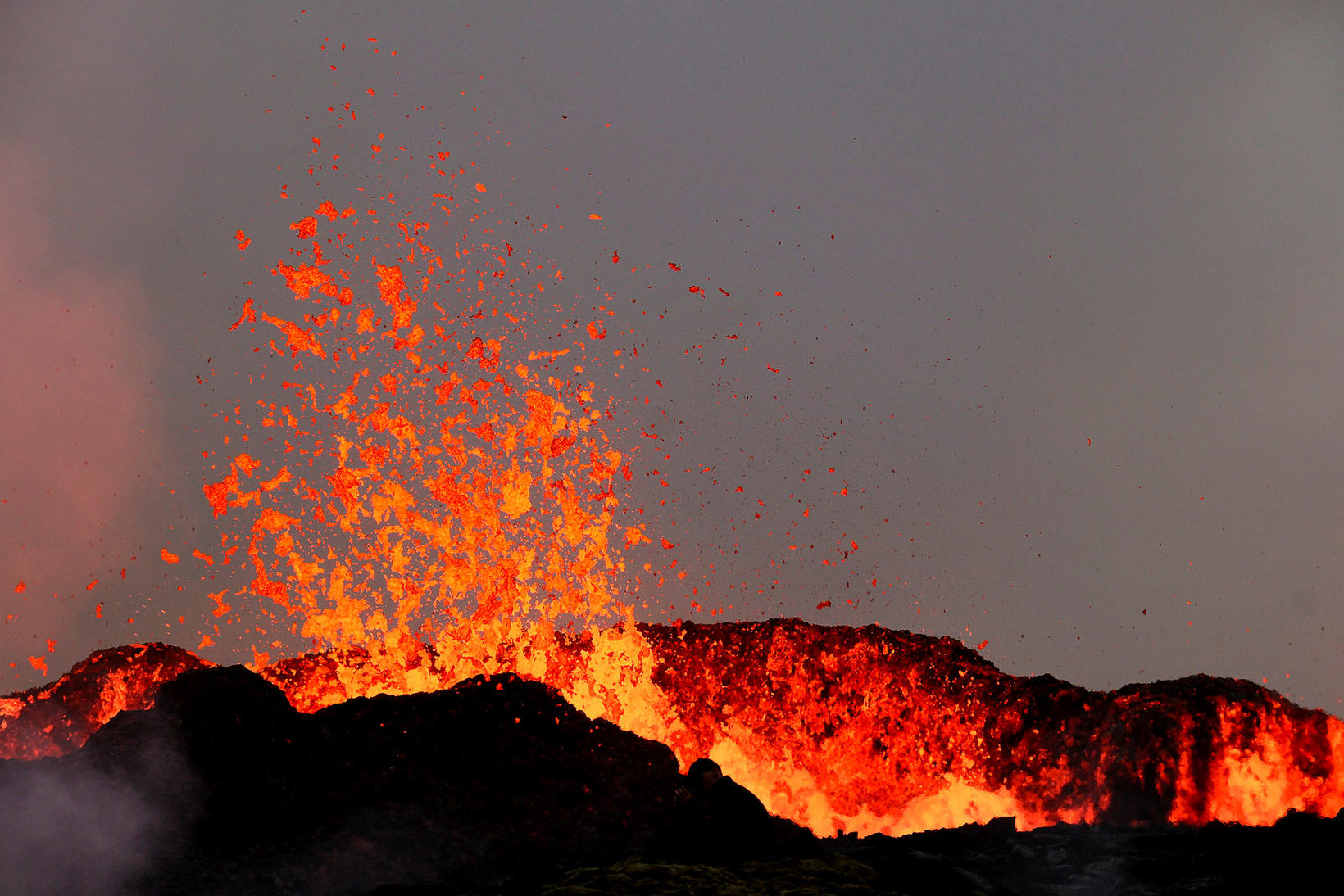Many people go to the eruption site, but scientists think …