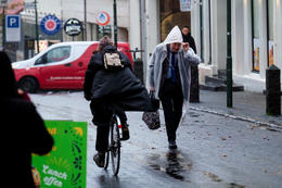 Vindhviður yfir 30 metrar á sekúndu