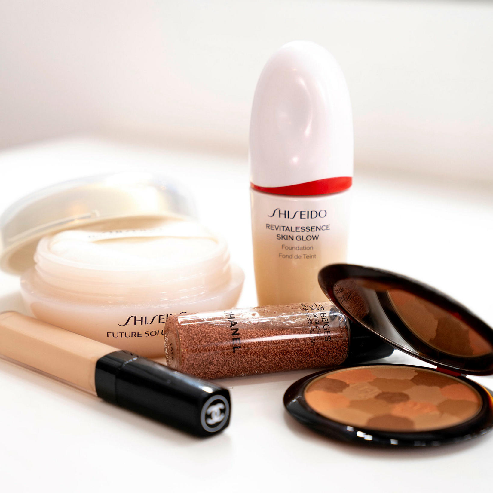 Shiseido Revitalessence Skin Glow Foundation farðinn kemur mjög vel út …