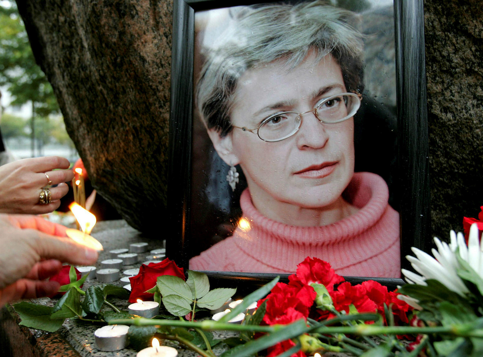 Anna Polit­kovskaja var skot­in til bana skammt frá heim­ili sínu …
