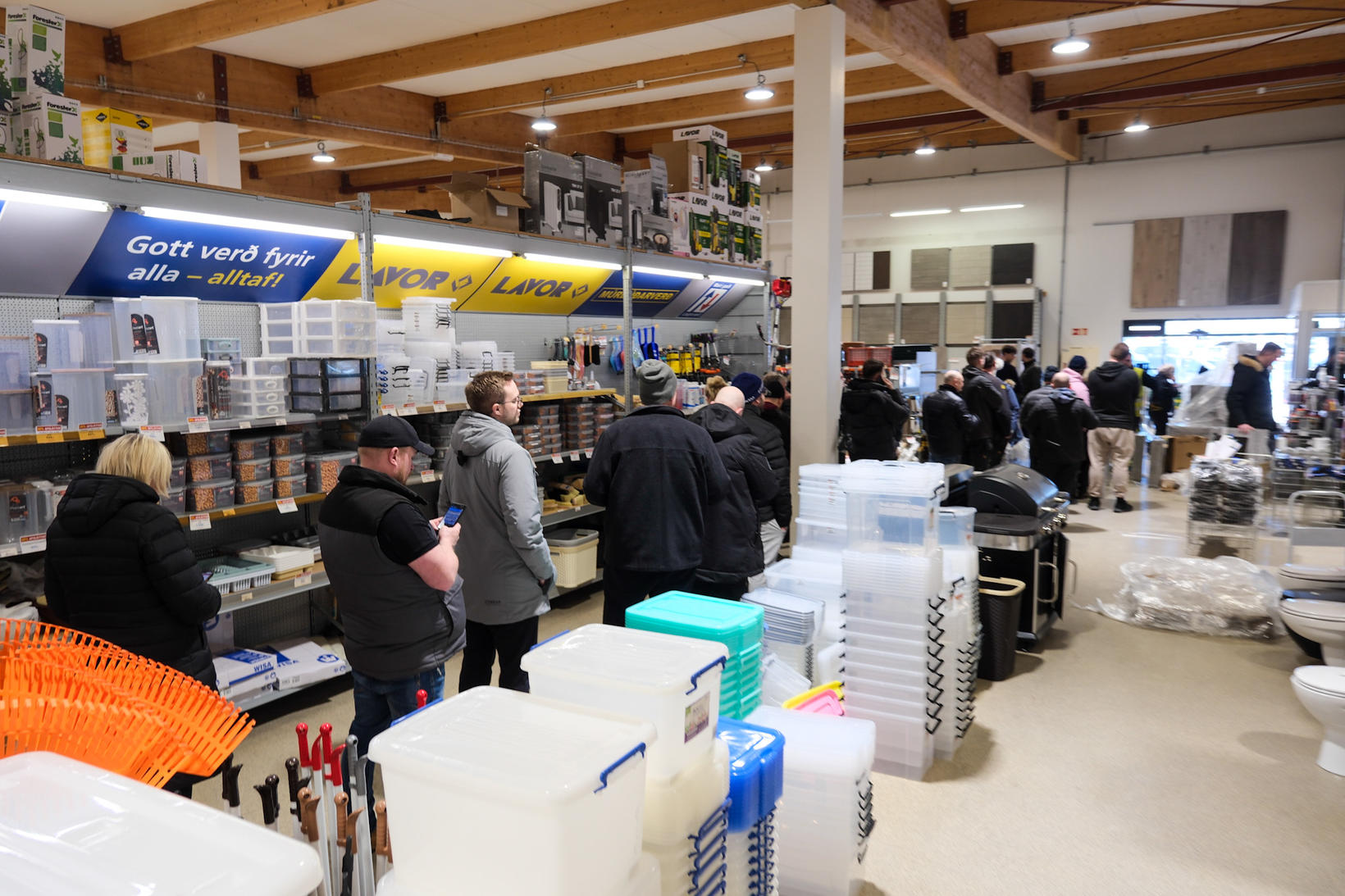 A lot of people were in stores in Reykjanesbær yesterday …