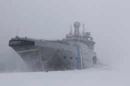 Varðskipið Þór í viðbragðsstöðu í Ísafjarðardjúpi