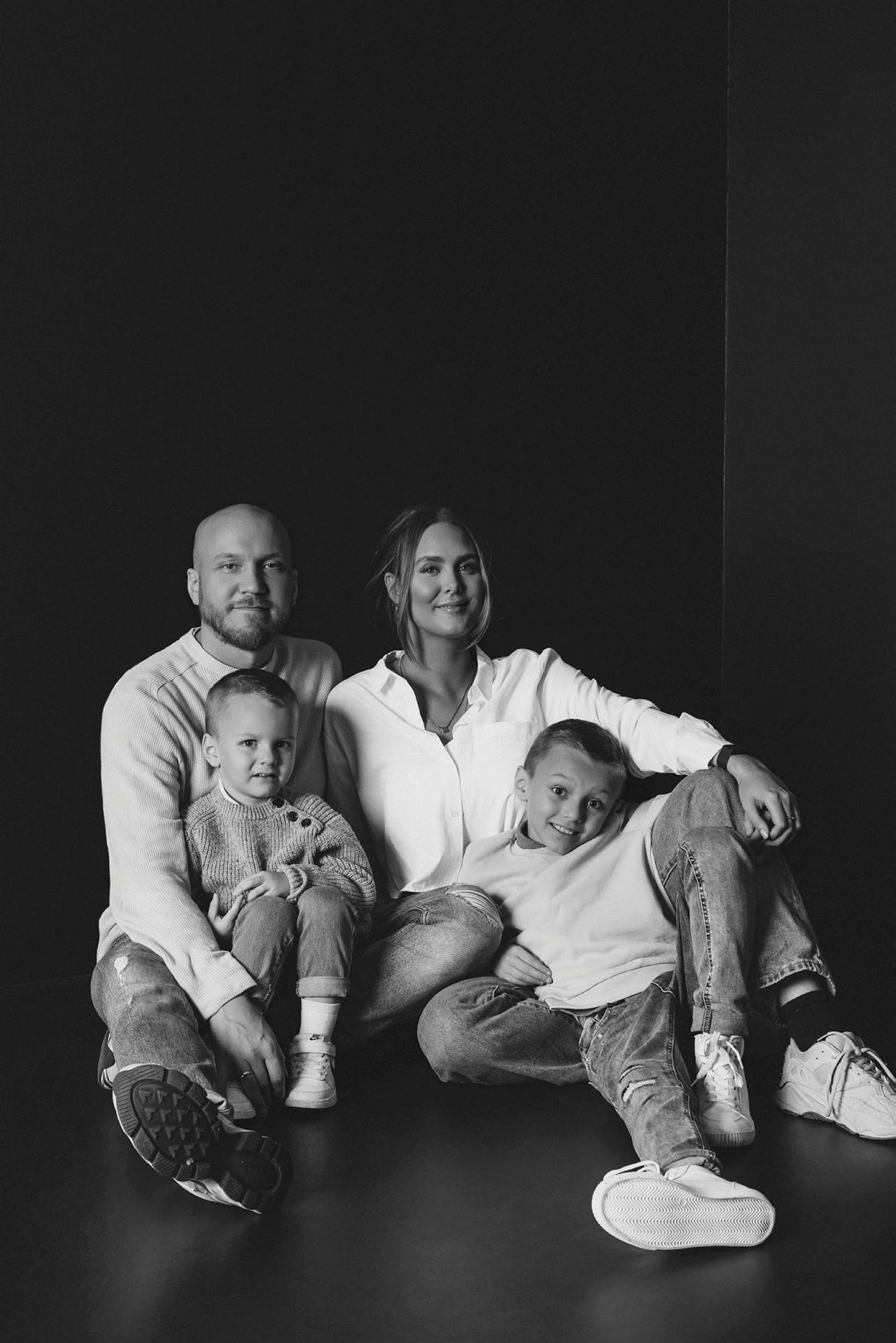 Parið Emil Jóhannsson og Sylvía Briem Friðjónsdóttir ásamt derngjunum þeirra …