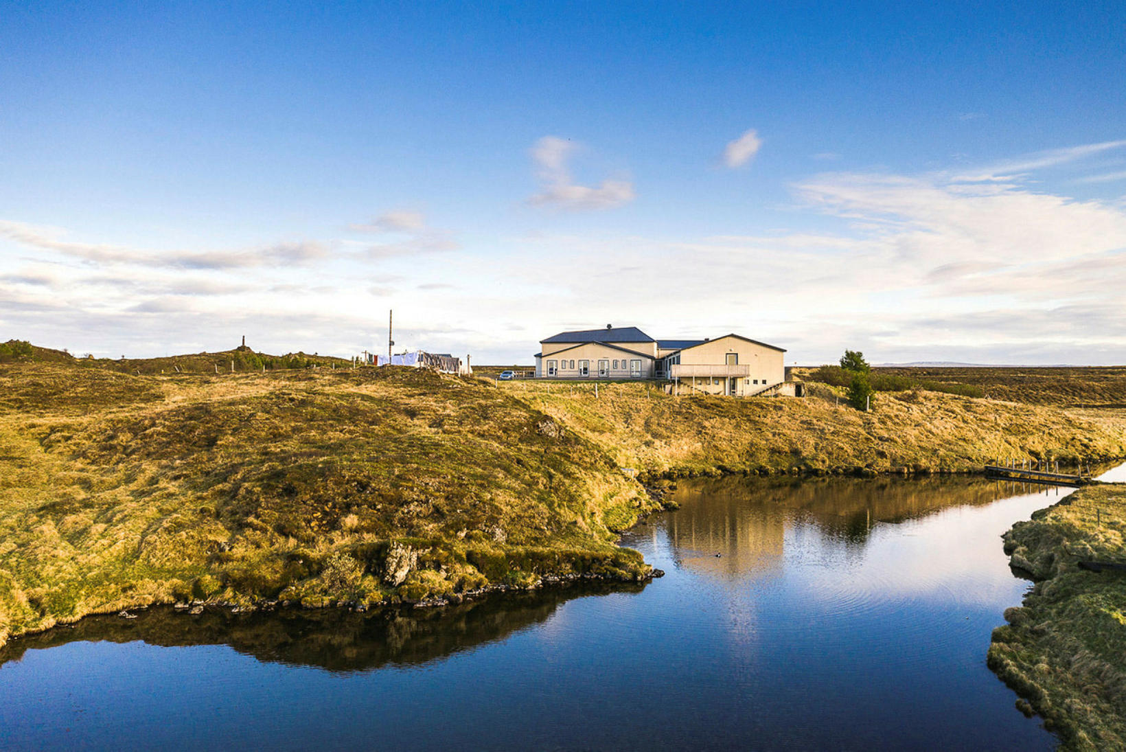 Fyrir ári keyptu hjónin hótelið Skúlagarð.
