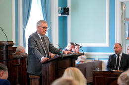 Jón baðst velvirðingar