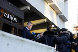 Prime Minister, Bjarni Benediktsson, outside Valhöll where the Independence Party held a meeting yesterday discussing the future of the government.