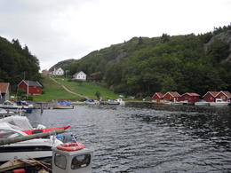 Southern Norway is renowned for its natural beauty, not least the small town of Mandal, but the island of Hille is just off the coast. A 24-year-old bottle of a ten-year-old girl from Akureyri was recently found there.