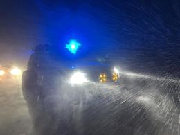 Björgunarsveitir fylgja sjúkrabíl og aðstoða lækni