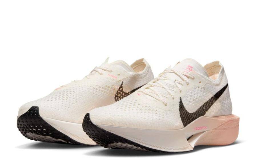 Nike Vaporfly 3 hlaupaskór, fást í Hverslun og kosta 55.995 …