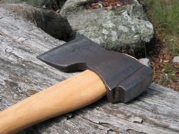 Myrti fimm í árás með öxi og hamri