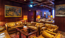 The library at Hotel Holt has a classic feel.