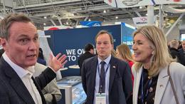 Minister of Industry and Trade Hanna Katrín Friðriksson learned about what is happening in the fisheries industry at the exhibition in Boston.
