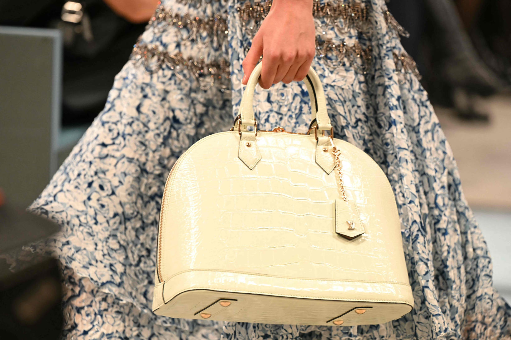 Smjörgul taska úr haust- og vetrarlínu Louis Vuitton fyrir árið …