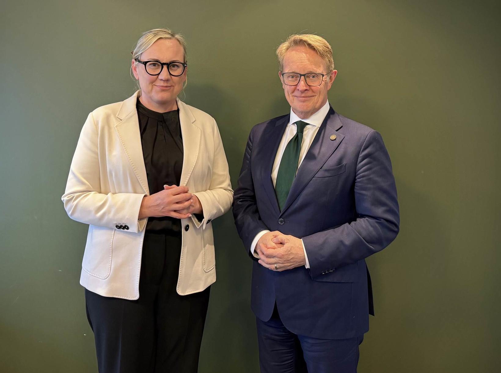 Þorbjörg Sigríður Gunnlaugsdóttir dómsmálaráðherra ásamt Hans Leijtens framkvæmdastjóra Landamæra- og …