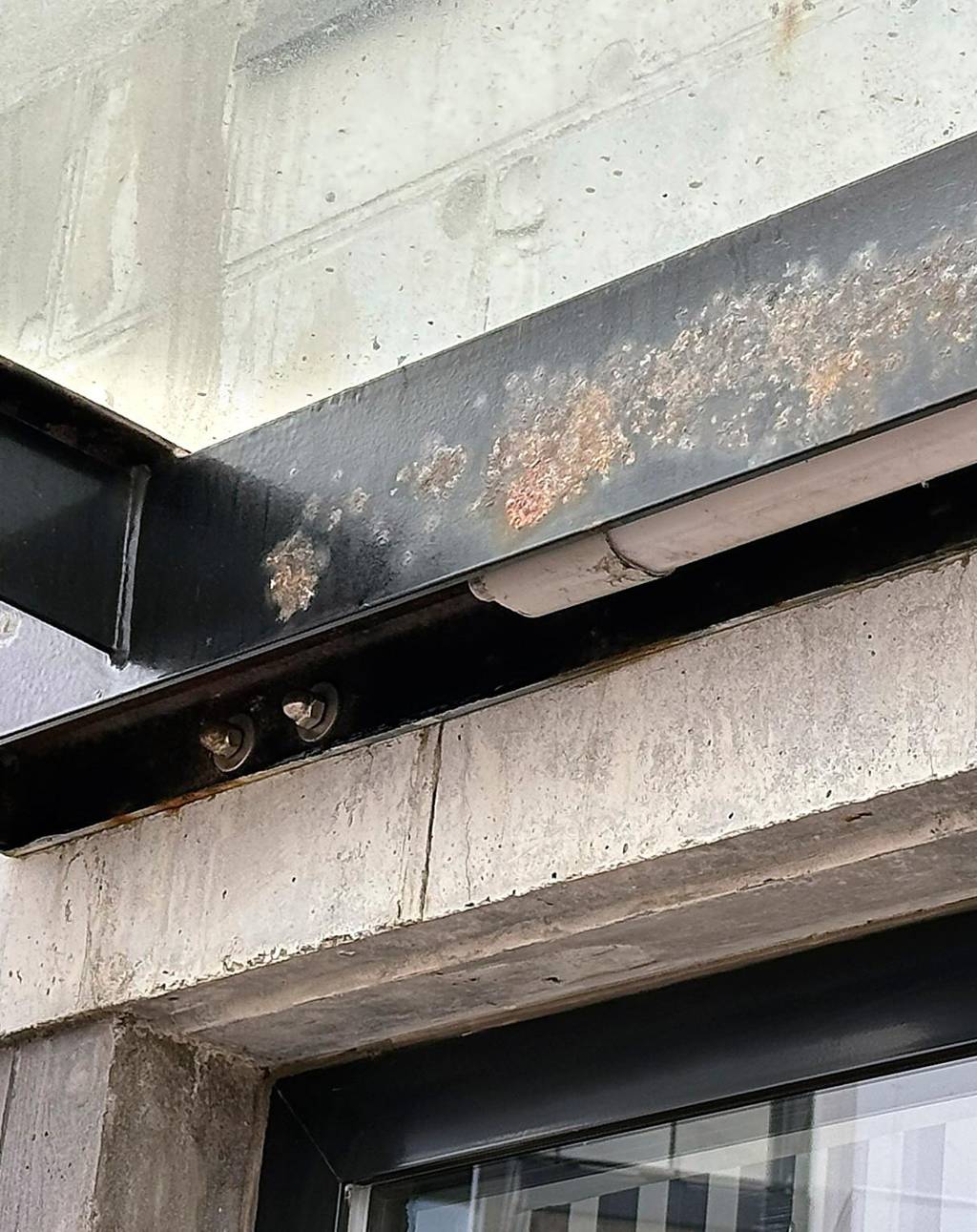The monitoring of the crumbs