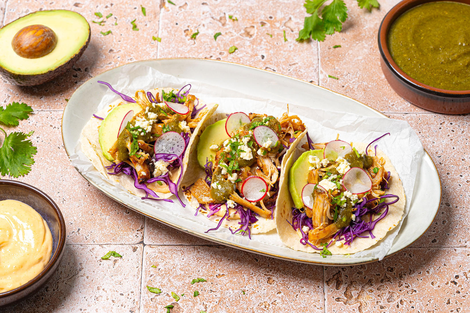 Achiote kjúklinga-taco er með mauki sem er búið til úr …