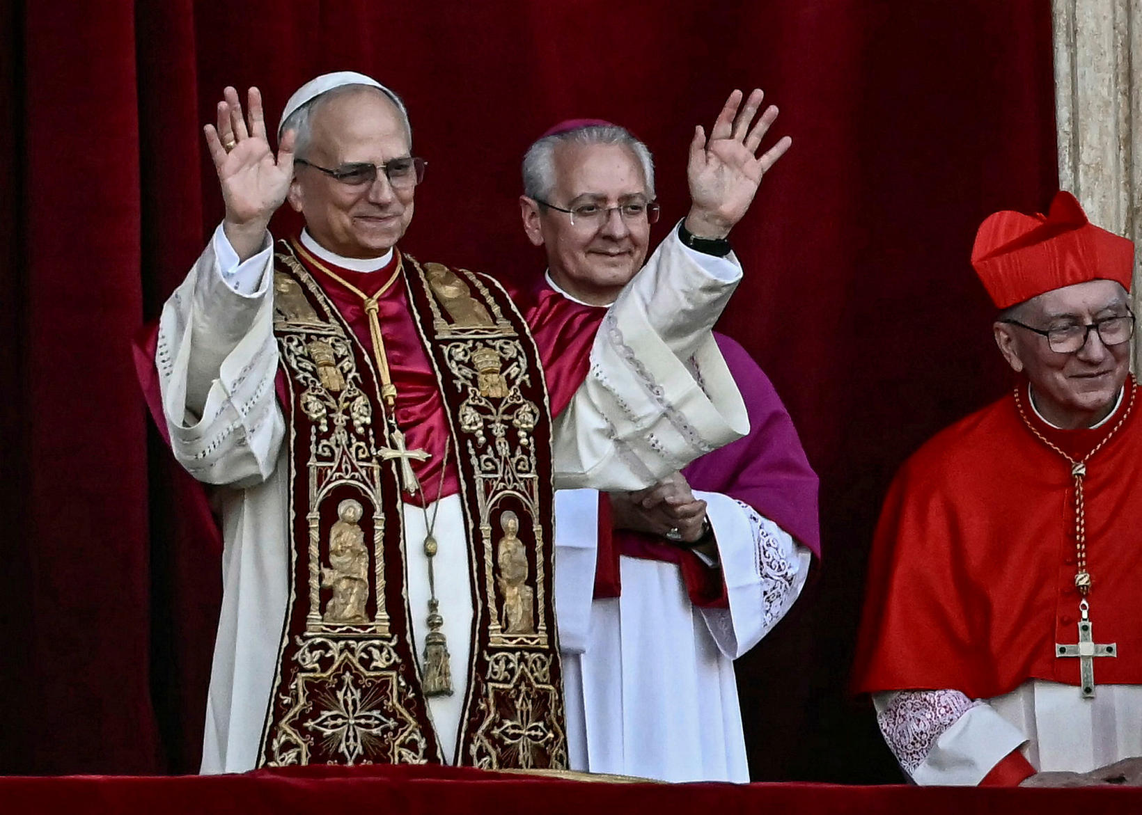 Welcomes experienced pope