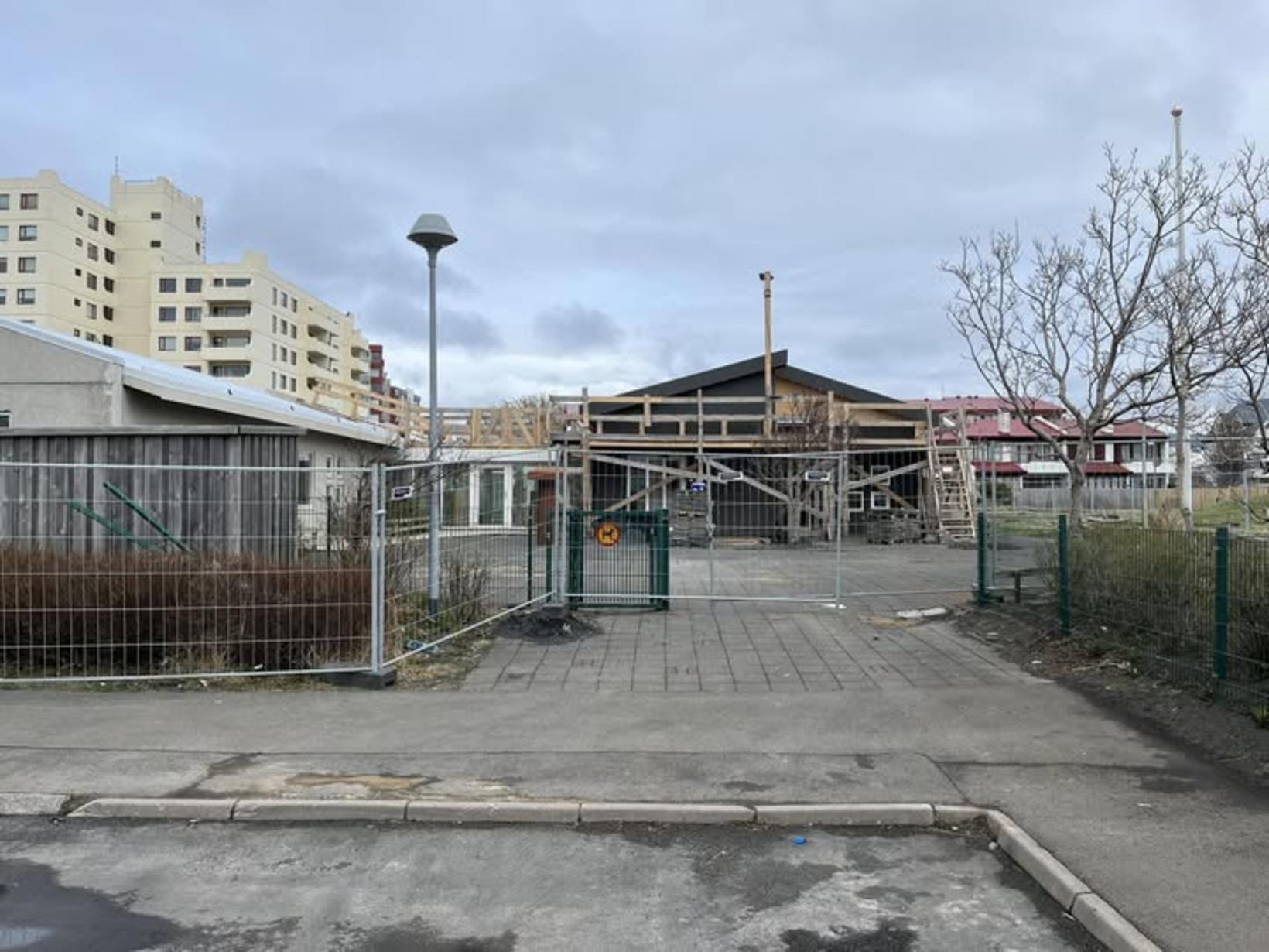 25 children were given space but the kindergarten remains closed