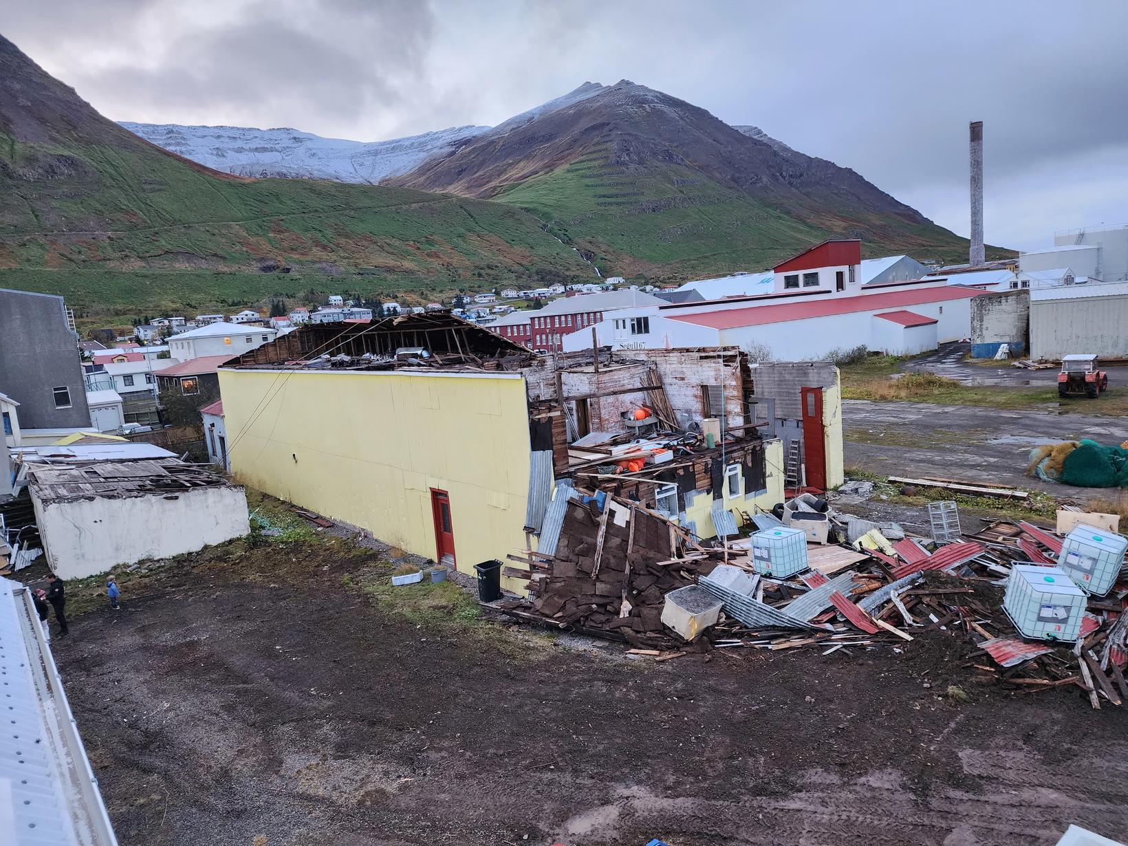 Town made to dispose of the house at the expense of the owner