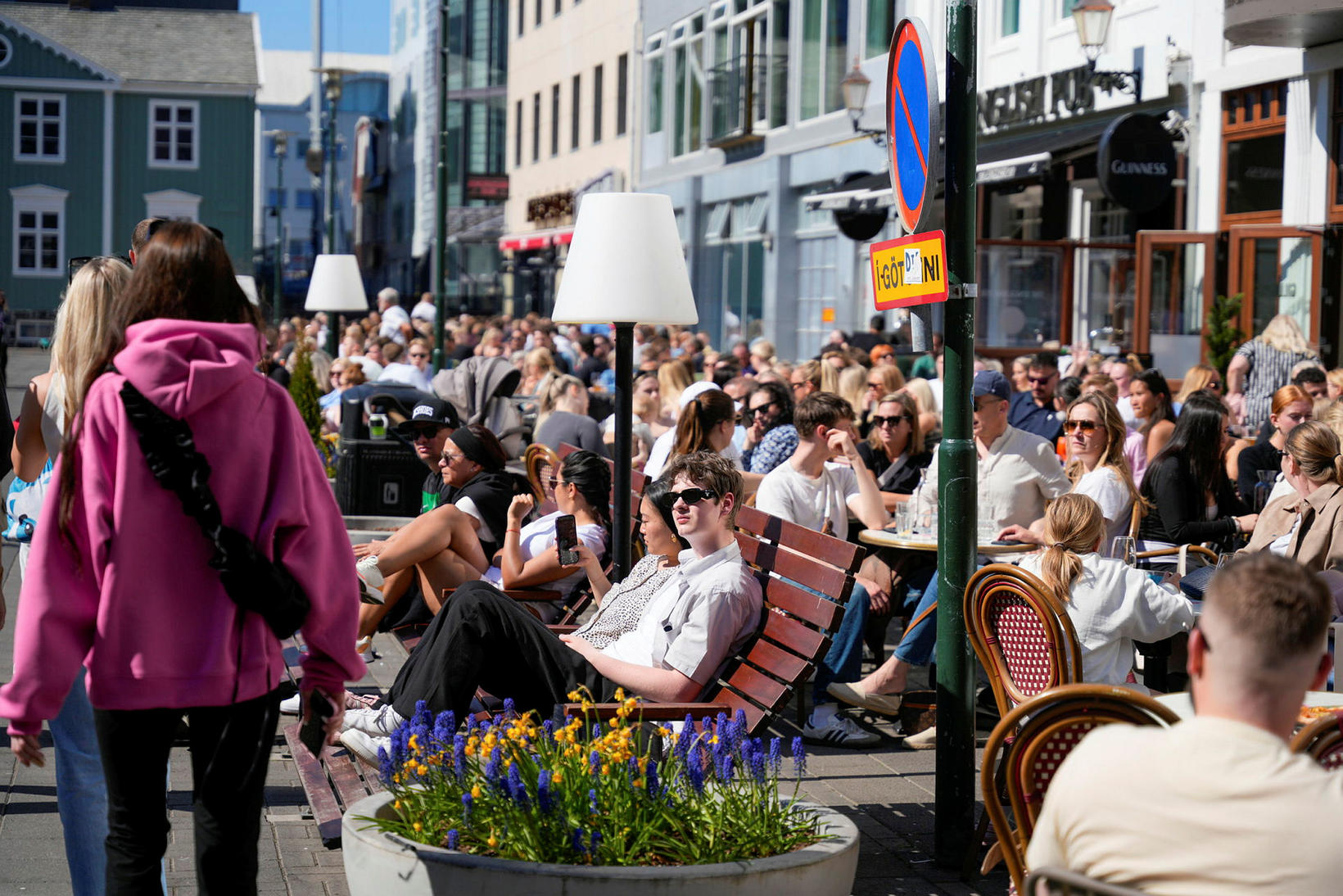 The countrymen enjoyed life in the good weather