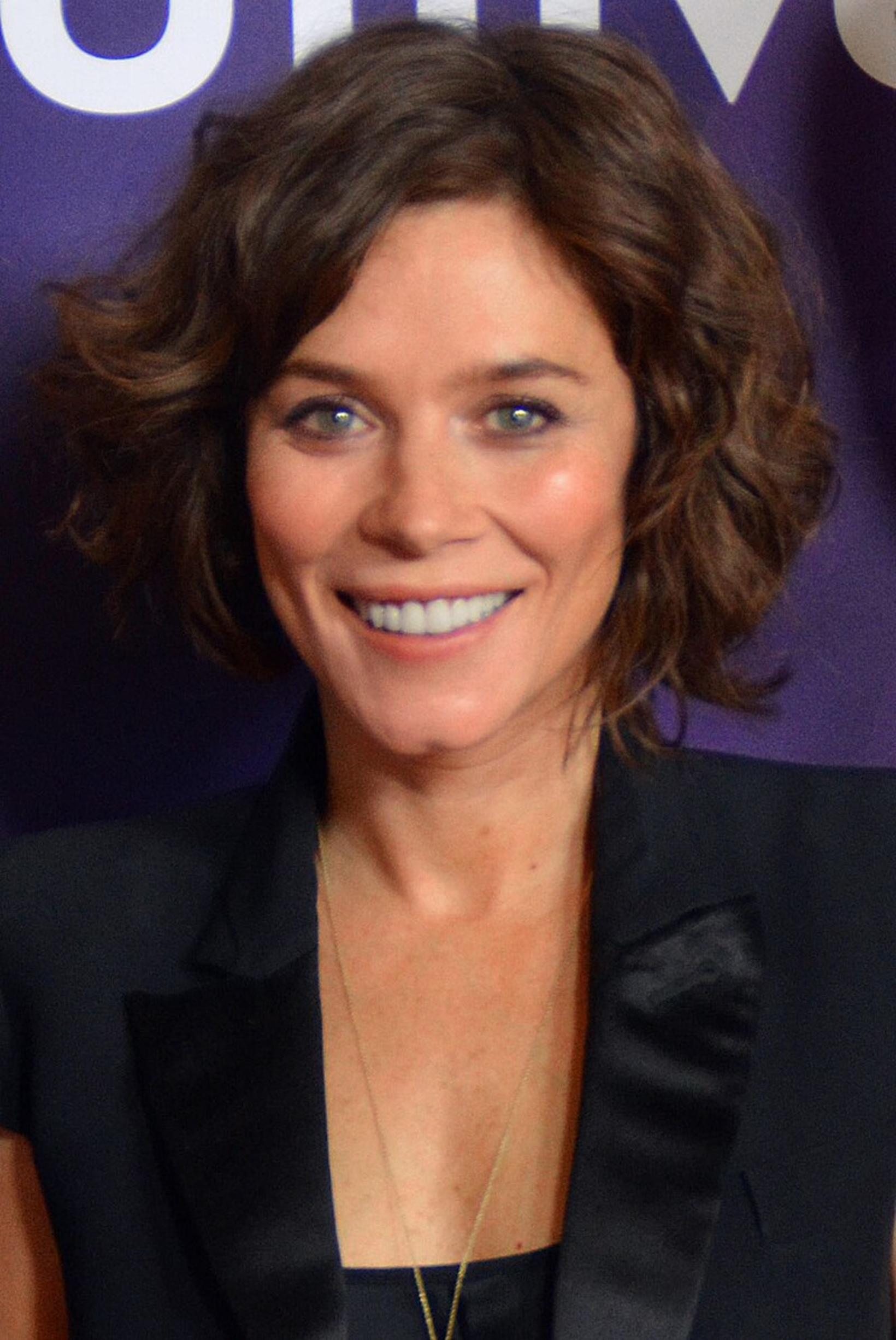 Anna Friel.