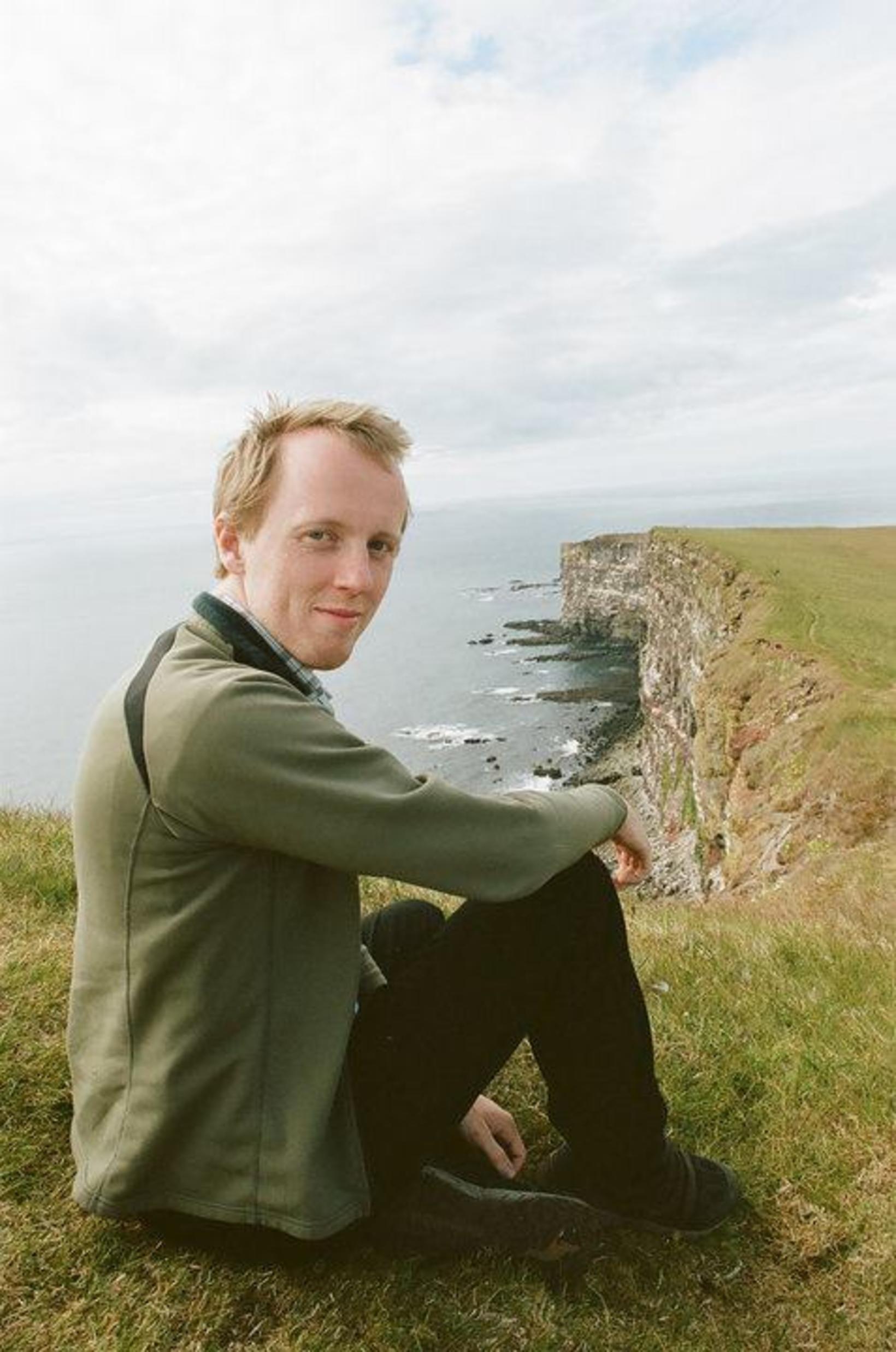 Wants to increase the number of images from Iceland on Wikipedia