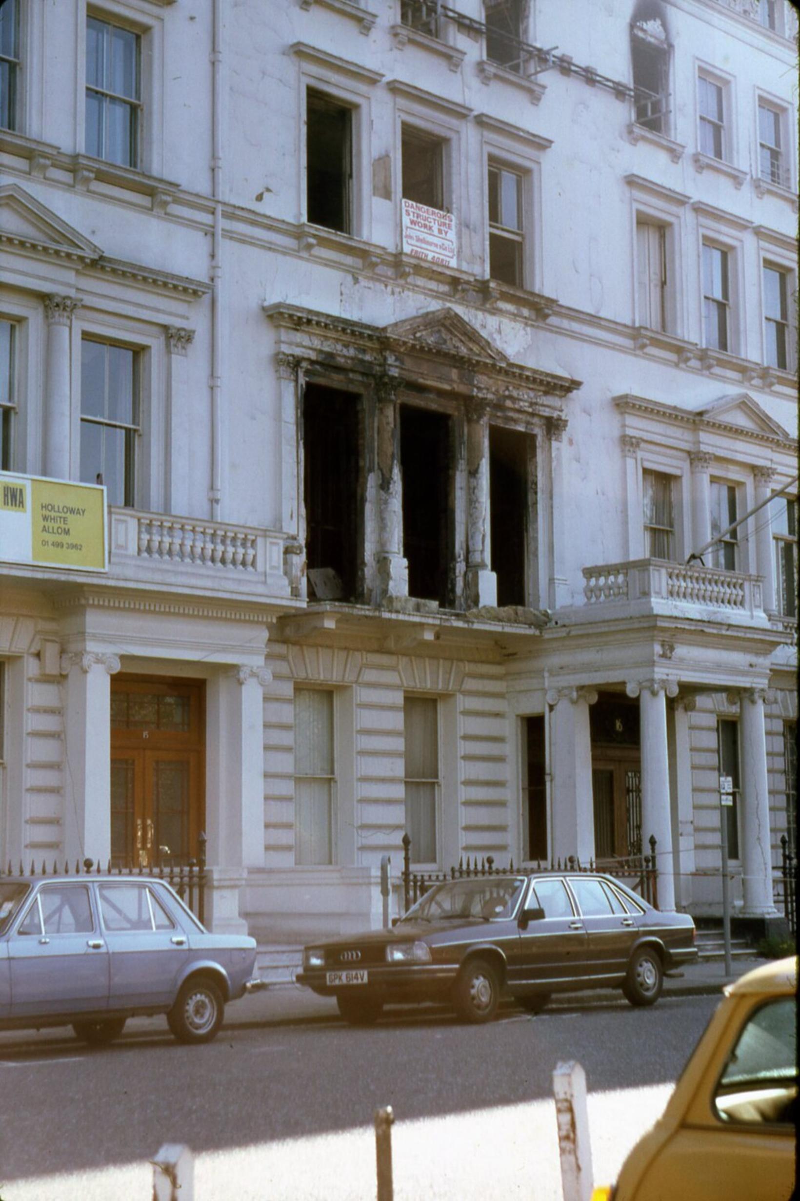 Íranska sendiráðið við Prince's Gate í London var í rúst …