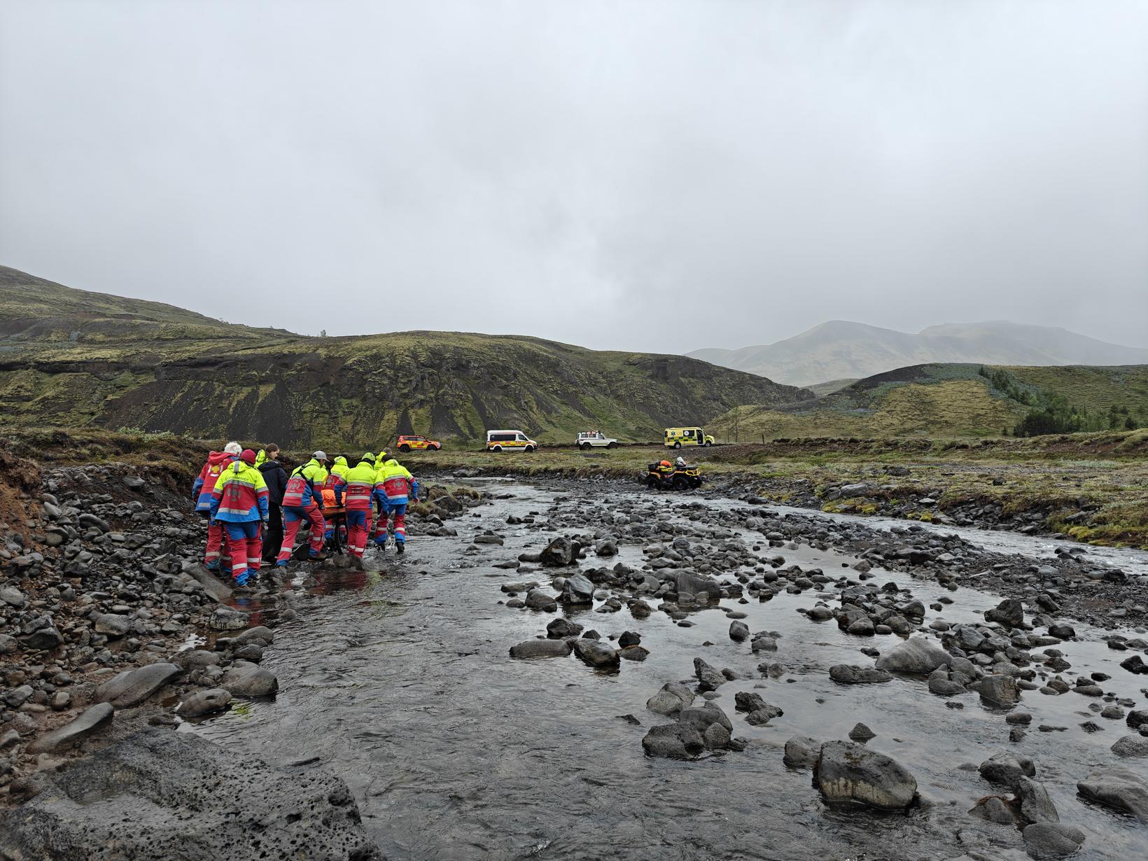 A fishing boat failed and one injured on a walk