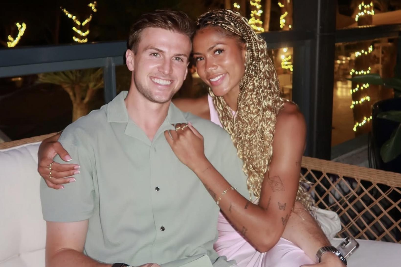 Rob Holding og Sveindís Jane Jónsdóttir á góðri stundu.