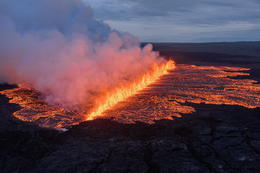 The eruption at the Sundhnúkagígar crater row that began last night is located northeast of Stóra-Skógfell.