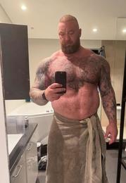 Hafþór Júlíus Björnsson taking a selfie.