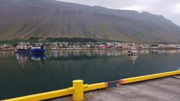 Álfsnes was towed toward the harbor quay in Ísafjörður last night.