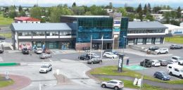 Árekstur og bílvelta: Einn á slysadeild