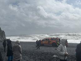 Emergency responders at the scene following the accident.
Estonian tourists who witnessed the incident say that visitors are not sufficiently aware of the dangers posed by the beach.
