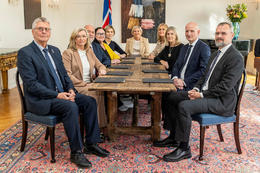 The government with the President of Iceland at Bessastaðir on September 5.