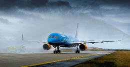 Vatnajökull, Icelandair’s Boeing 757 aircraft, was honored after landing at Keflavík Airport yesterday.