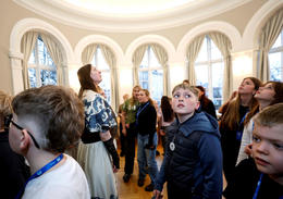 The children toured the parliament building, received information about the work of Alþingi, and met the Speaker of Parliament, Þórunn Sveinbjarnardóttir, along with representatives from all parliamentary parties.