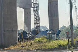 Á þriðja tug látnir eftir að krani féll ofan á lest