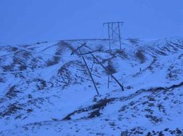 Here, you can see a pylon on the Mjólkárlína that has tilted significantly at its base. Judging by the surrounding terrain, it is clear that wind can funnel through the area at this location.