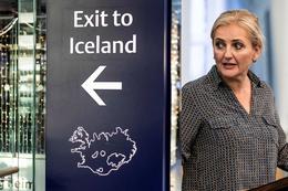 Segir innflytjendastefnuna skjóta skökku við