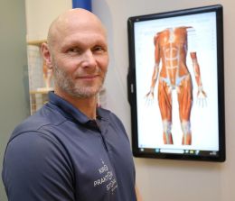 Gat stokkið yfir skurði og gaddavírsgirðingar