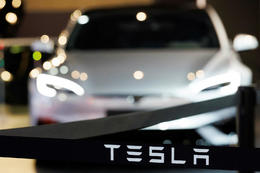 Nær helmingur Tesla-bílanna fellur á fyrstu skoðun